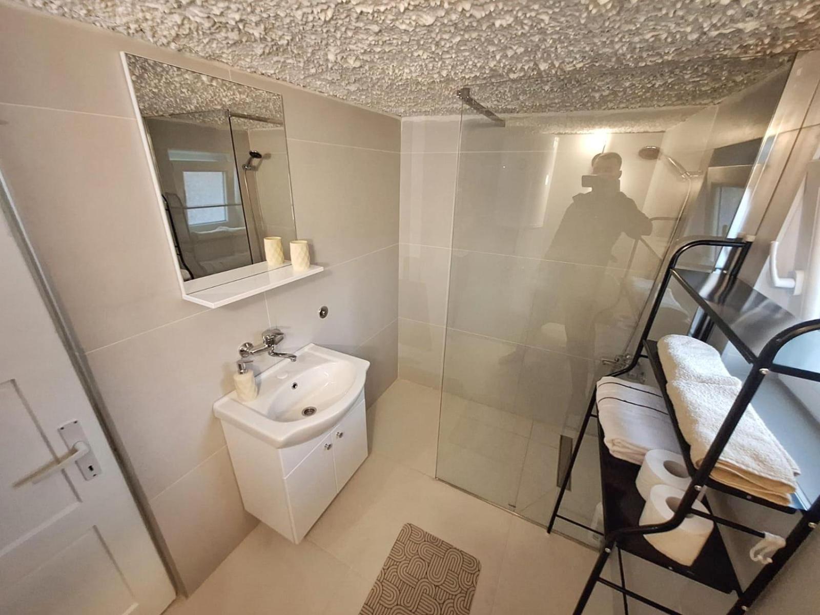 Fly & Stay Apartments ลัคตาชิ ภายนอก รูปภาพ